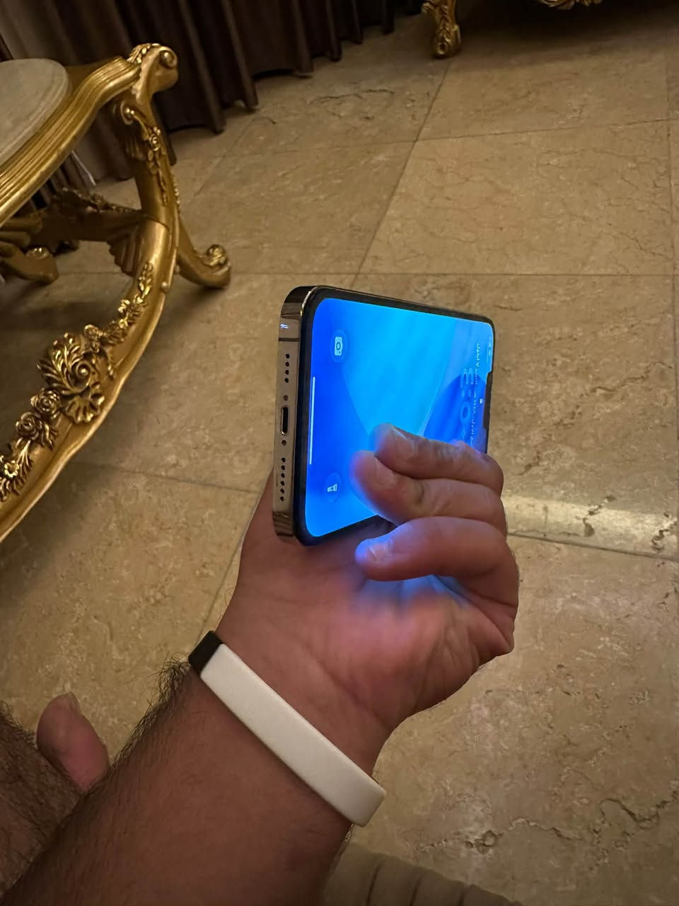 للبيع ايفون 13برو ماكس - نظافة*
*المكان: بغداد - حي اور*

*واتساب 24 ساعة:************

- *الذاكرة*: 256GB

- *البطارية*: 66% بلادي  - شحن يوم

- *اللون*: ذهبي

- *النسخة*: شرق اوسط - ماستر AAA

- *الحالة*: الجهاز كله شغال بدون عطل او مشكلة

- *الشغال*: اتصال ✅ سيمكرت ✅ فيس ايدي ✅ كامرات ✅ واي فاي ✅

- *الشاشة*: مستبدلة - 3 خيارات،

- *الضمان*: الباقي مكفول وتفحصه على راحتك

- *السعر*: 325وبي مجال وماكو بهيج سعر
