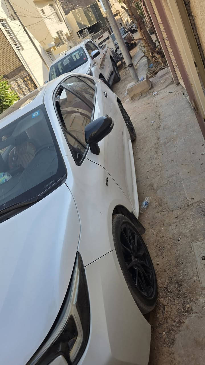 اس بلاك اعلى فئة كشن كهربائي داخل لونين رقم بغداد موجودة بكربلاء بيه كم ملاحضة جلغات بسيطة ماشية ٢٧  موديل ٢٥  بيع او مراوس 
بموديل ٢٦ سعر النهائي ٢٥ 
***********
