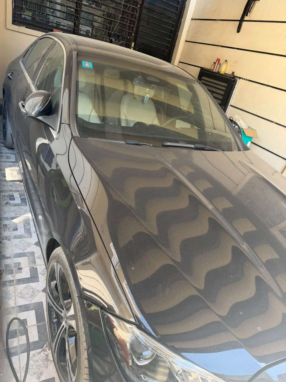 للبيع مارسدس c300   Mercedes
موديل :٢٠٢٣

السيارة وارد امريكي تقريرها غرق كلشي مبدل بيها حتى المكينه 

السيارة جديدة شغالة وتمشي ترايها وين متريد 

مرقم بغداد باسمي رقم مميز 

للبيع بسعر ٢٧٥٠٠ يعني دفترين و ٧٥ ورقة وبيها مجال 

ماشيه ٧٢ الف كيلو متر 

اللون اسود 

فتحة سقف 

للاتصال: *********** 

رجاء الشراي فقط يتصل كلشي موضح بالاعلان
