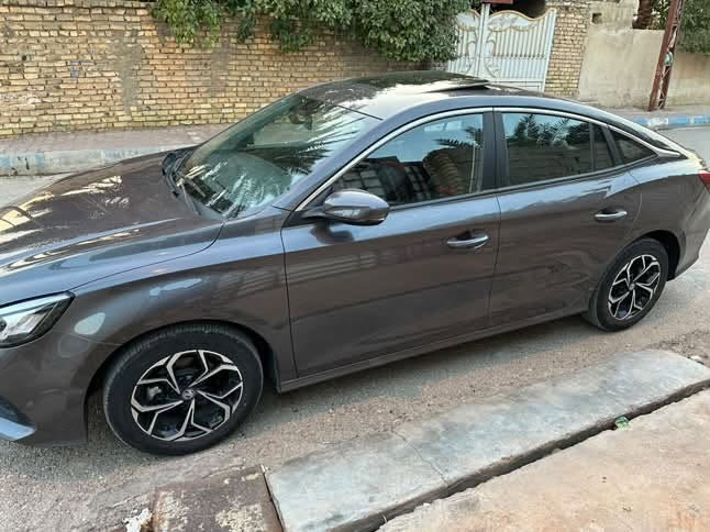 MG 5 شكل الجيتي 
2024
فول مواصفات 
كير أوتوماتيك 
سايد بريك كهرباء 
اوتو هولد
كامره + حساحسات 
فتحت سقف 
اشاير بالمري 
بصمة أبواب 
لايت زنون عالي وناصي بلادي
بك لايت لد 
داخل جلد لونين اسود و احمر 
ماشيه 54 الف وقابل للزياده 
محرك 1500 تنفس طبيعي

كير ومحرك وحداديه كفاله مابيهن اي نقص 
مكفوله السياره من كلشي ماعده طخه بحافة البنيد على كد شبر وباقيه على وضعه ما مصلحه
سعر 116 وبيه مجال 
مكان واسط الكوت ***********
