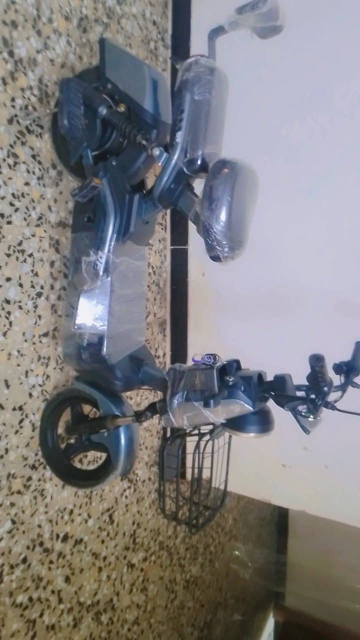 للبيع خاص الستفسار ***********
السعر 300 بيه مجال للشراي صدك

بيه 2سويج 

1بصمة 

4بطاريات 16 لو 15امبير

كلشي شغال بس يرادله اثنين اشاير 

سرعه 40 45 حقيقي

تمشيك 25 كيلو متر

بغداد مقابل بوب الشام شارع الجزيره السياحيه
