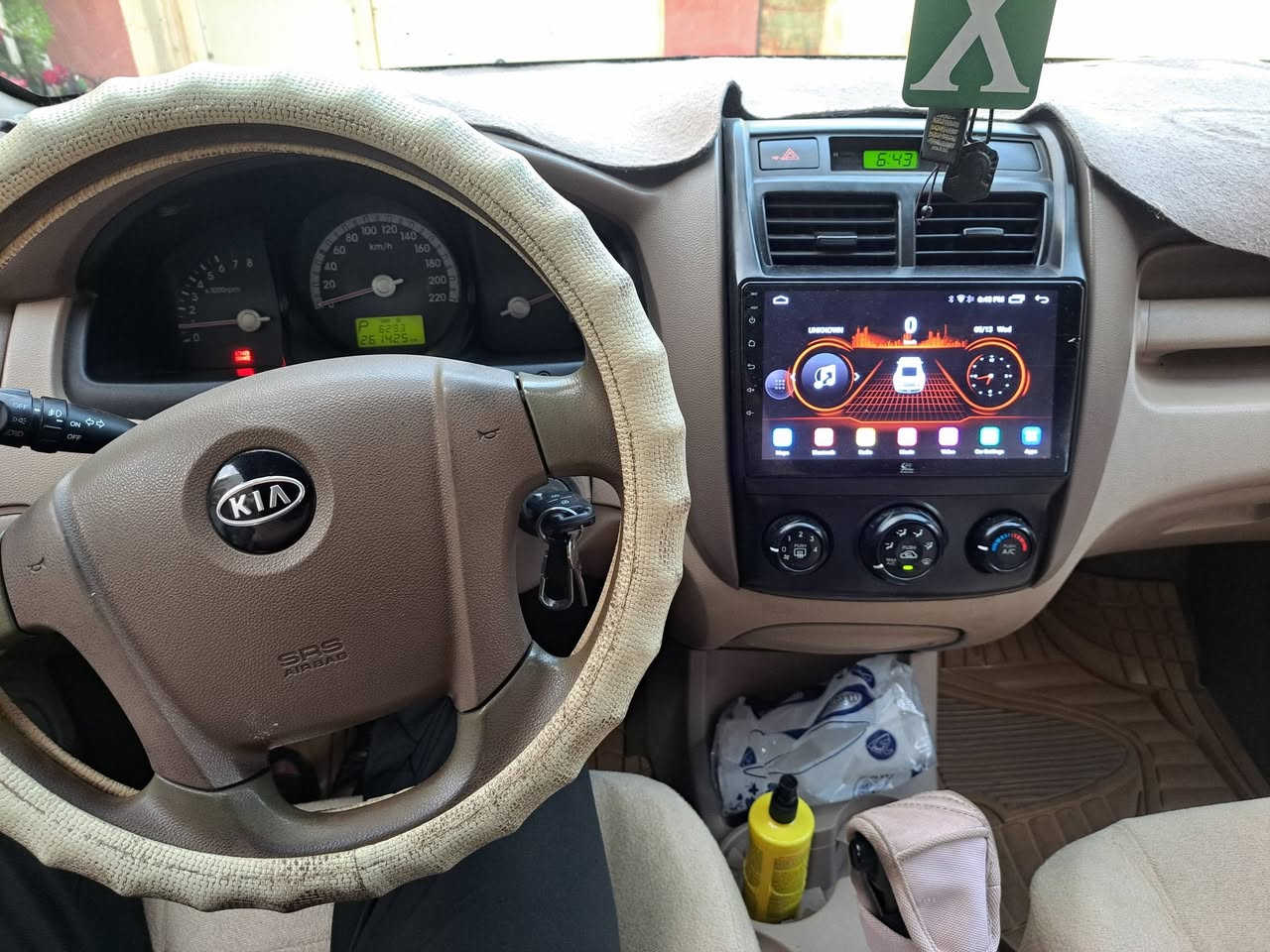 للبيع: كيا سبورتج 2010 - خليجي نظيف جداً 🚗
المواصفات:
​الموديل: 2010.
​الوارد: خليجي.
​اللون الخارجي: جوزي (بني).
​اللون الداخلي: بيجي.
​المميزات: فتحة سقف، شاشة أيباد متطورة.
​اللوحات: رقم أربيل، السنوية والارقام باسمي ومجددة لغاية 2028.
​الحالة العامة للسيارة:
​الصبغ: السيارة مكفولة من الصبغ تماماً.
​الملاحظات:
​يوجد تكحيل بسيط جداً في (الجاملغ، البنيد، والباكلايت).
​جرد خفيف جداً في البنيد (موضح بالصور).
​تعديل بارد بمقدار شبر واحد في باب السكن.
​السعر المطلوب:
💰107 ورقه
​للتواصل والاستفسار:
📞 ***********
