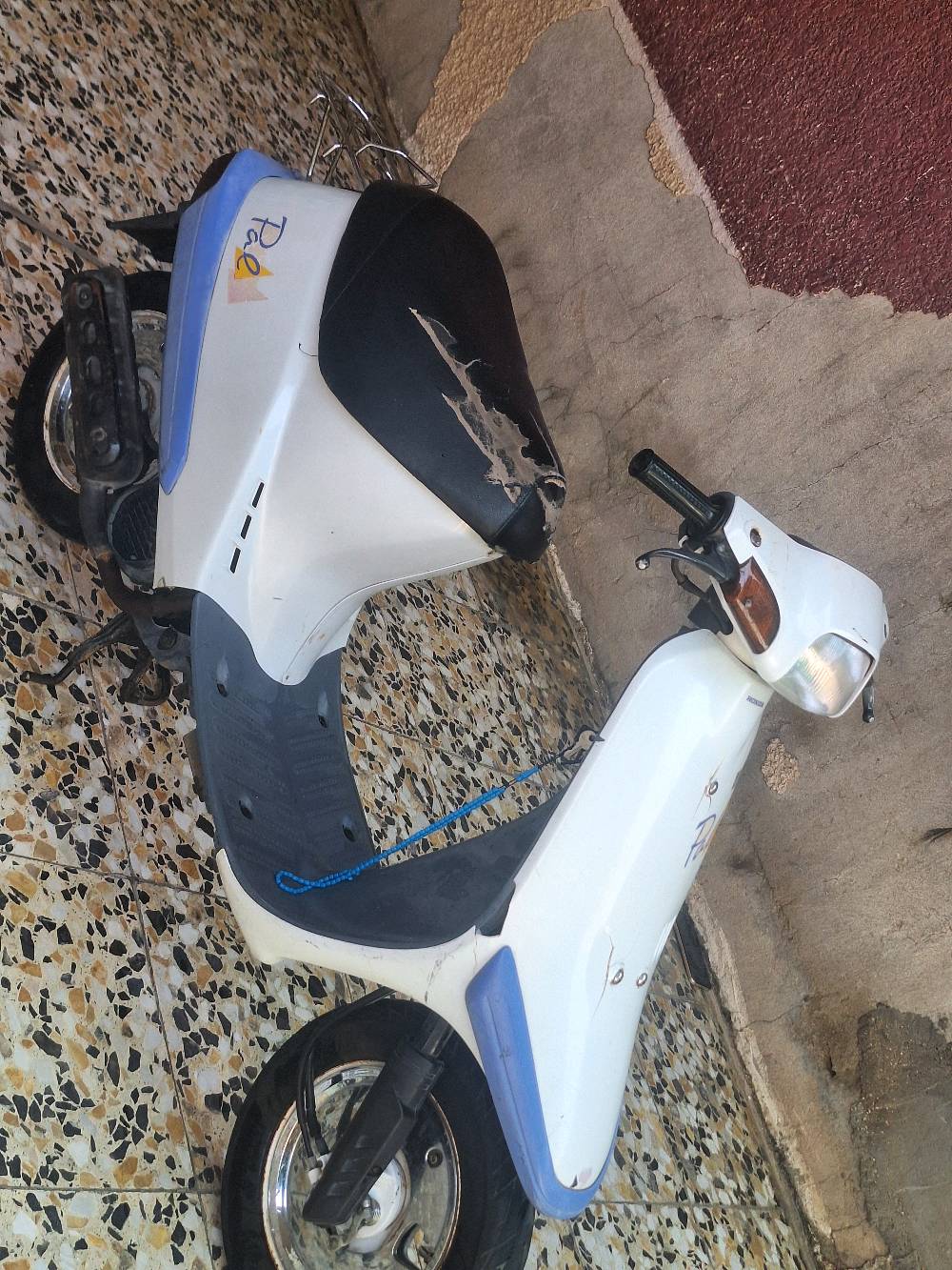 🏍️ النوع: Honda PAL
⚡ السرعة: توصل تقريباً 60 كم/س
🔧 المحرك: محرك Honda PAL 
📌 الحالة: مستخدمة، حسب الصور
💰 السعر: 450 ألف دينار عراقي قابل للتفاوض
📱 واتساب فقط: ***********
ملاحضة الدراجة بيهة ضربات بصيطة
للمهتمين، التواصل واتساب فقط