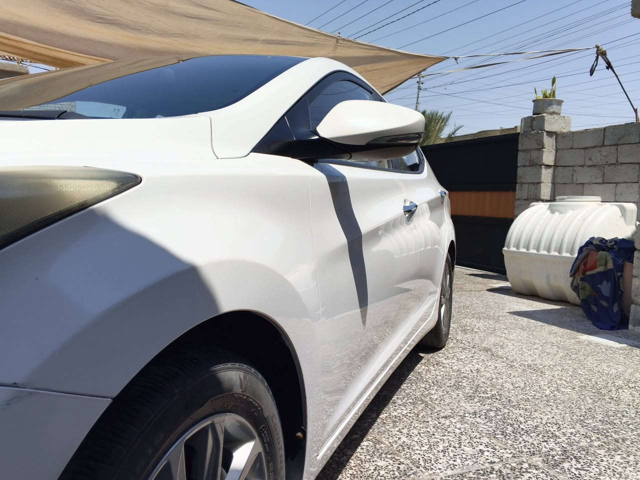 السلام عليكم
انترا خليجي موديل ٢٠١٤ 
بأسمي و تحويل ثاني يوم
  بيها ضربة بسيطة  بالجاملغ الخلفي الايمن 
محرك ١٦٠٠ 
بيها تقشير موضح بالصور 
تبريد خير من الله 
رقم بغداد
السعر ١١٥ و بيها مجال 
سونار موجود هم 
مكاني بغداد بسماية 
للتواصل  ***********
