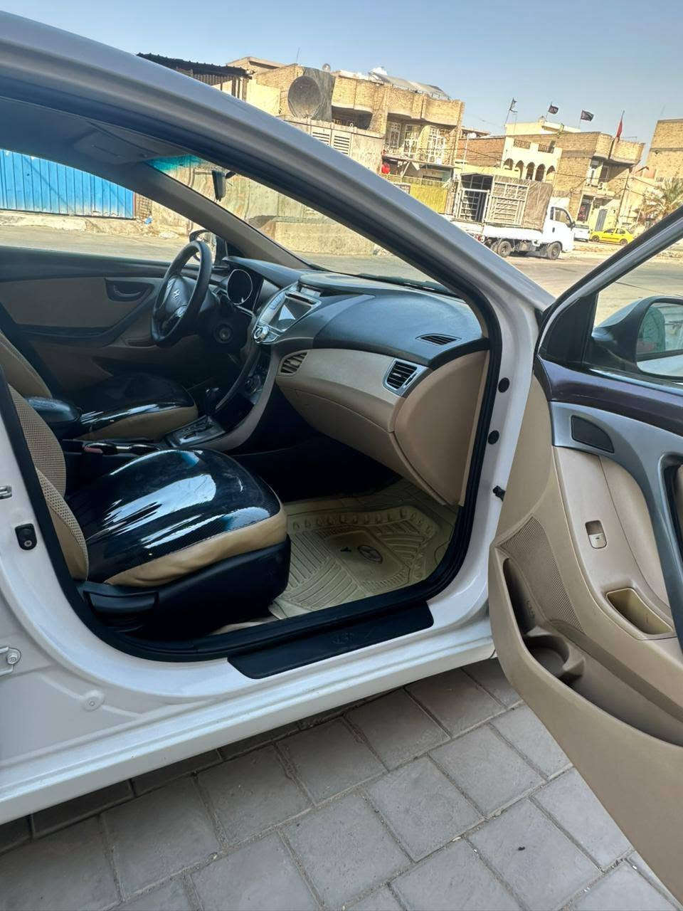 النترا خليجي ١٣ محرك ١٦٠٠ ماشية ٢٥٠ مكفولة من الضربه كير ومكينة بلادي مامفتوحات تبريد خير من الله حدادية تخم تايرات والسونار موجود بالصور والدعاية الخلفية بيها صبغ بدلتها بجديدة والسمار لي بالصور من الجادر هزة وسنوية جديدة مكاني بغداد سعرها ١٠٥ وبيها مجال للتواصل ***********
