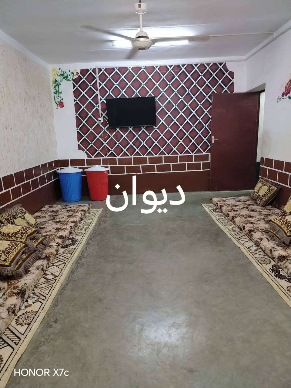 للبيع دار ركن  طابو صرف 

المساحة: 240 م 

يتكون الدار  من كراج +ديوان +هول + غرفتين +مطبخ +مجمع صحيات خارج وداخل +  بيتونة +الدار شيمان 
 امام الدار حديقة عامة 

الموقع : حي المعلمين في حديثة 

السعر: 40  مليون وبي مجال شي بسيط 
 
ملاحظة: البيع بالنقد فقط 

للاستفسار الاتصال بالارقام التالية: 

*********** 

*********** 

عنوان المكتب: محافظة الانبار قضاء حديثة الحي العسكري بالقرب من منفذ النواعير او محمد بلنص مكتب عقارات الصفا
