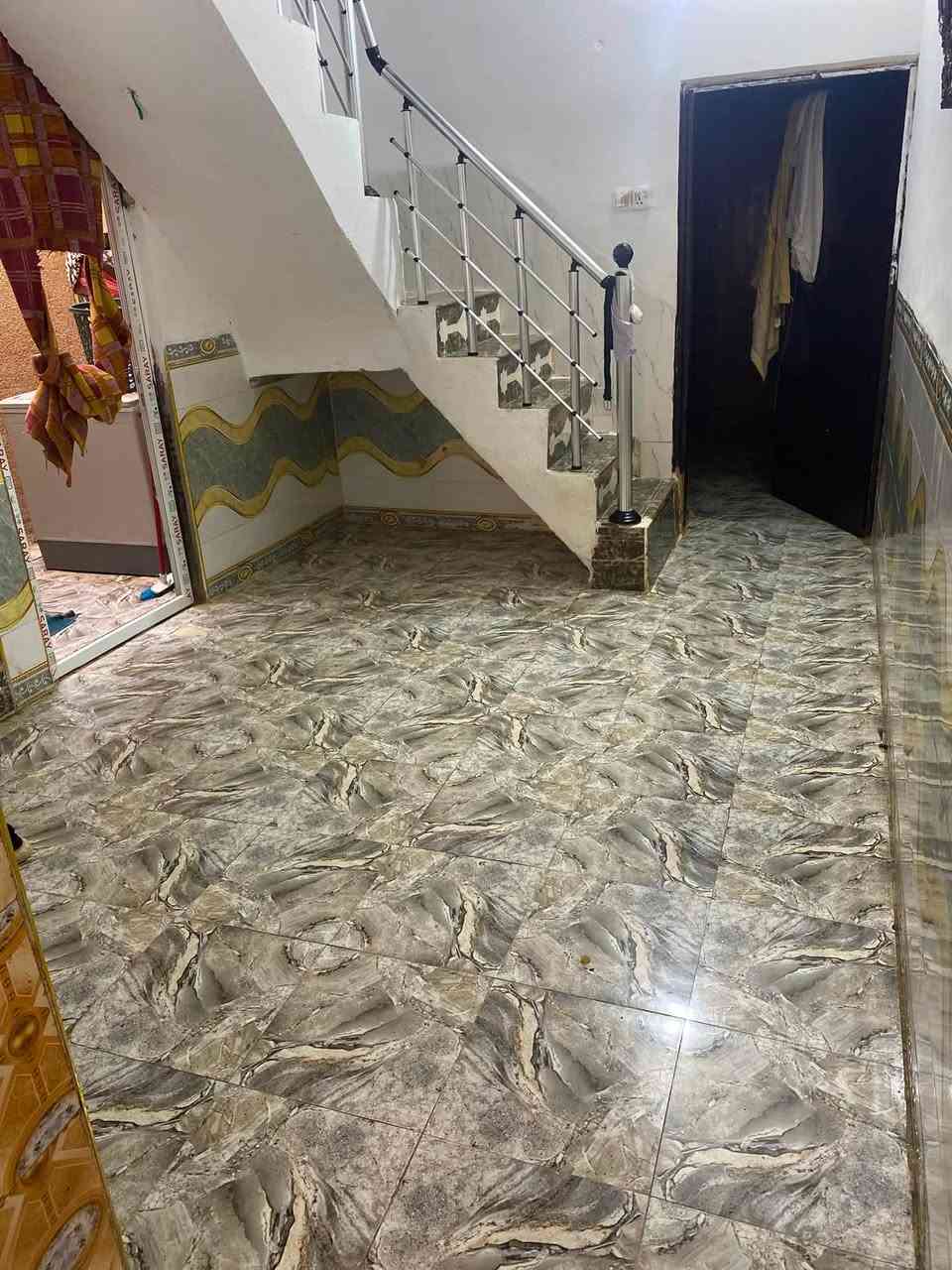 كربلاء الشبانات شارع حي المام علي 
مساحه50متر طابقين 
غرف2 
صاله مطبخ. حمام تواليت
منور 
خدمات كهرباء - ماء - مجاري- انترنت ضوئي 
السعر 50مليون وقابل للتفاوض 
رقم واتساب فقط ***********
