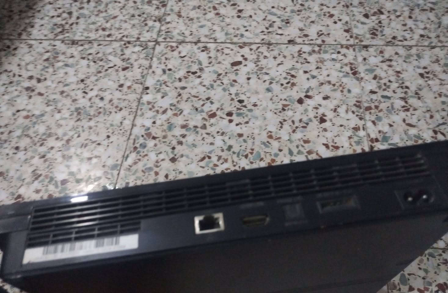 بلي 3 مهكر نضيف جداََ وجديد ماامستعمل هواي ويه ملاحقاته يدهه واير شحن واير HDMl اخو الجديد. رايدهه 150 وبيه مجال بسيط رقمي *********** واتساب مكاني نجف
