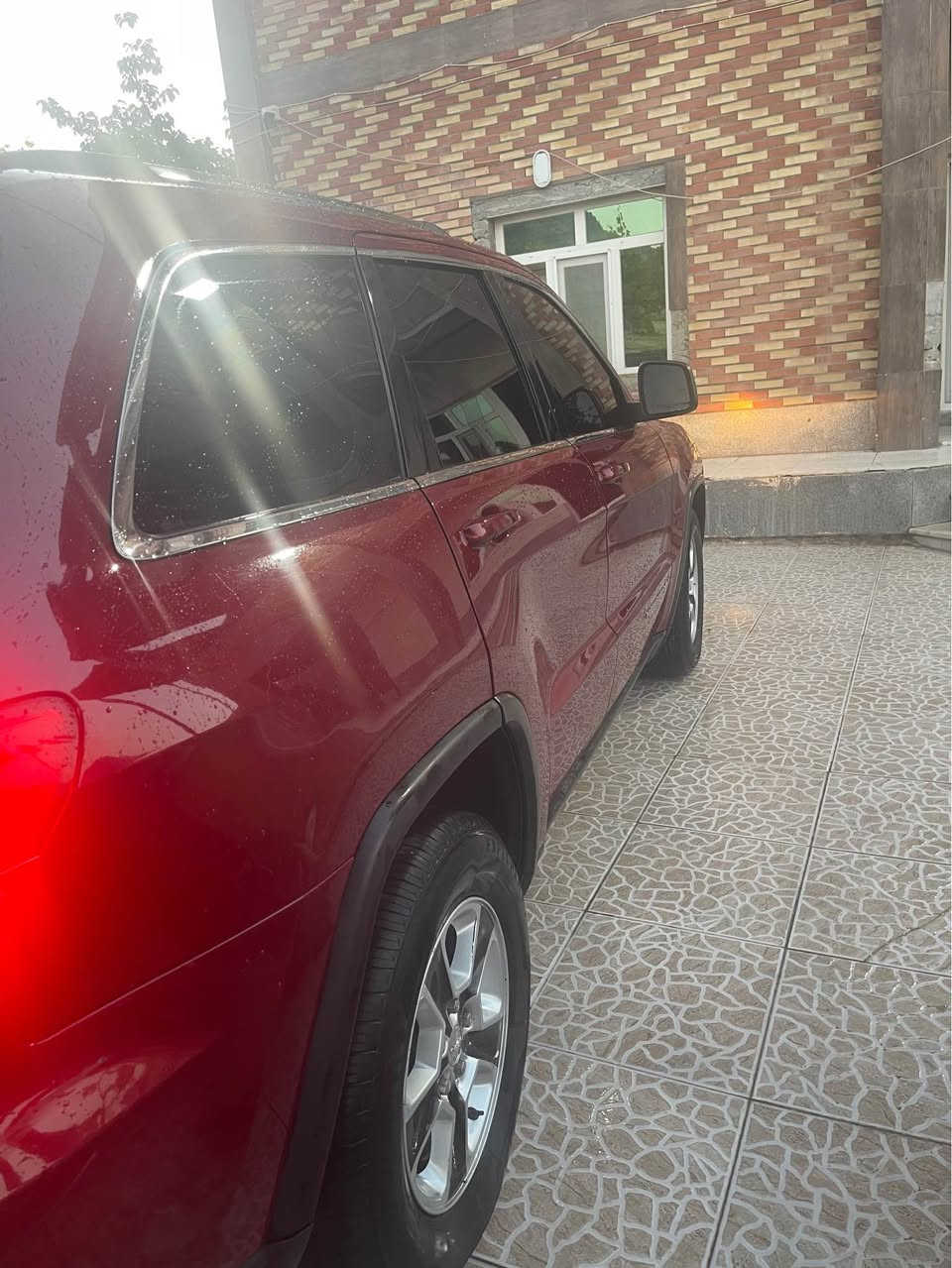Jeep laredo 2014 
سیارەکە بەناو ناکری بەناو شەریکەیە ئەولیاتە 
کیشەی مەدەن و شەخسی بە شەرت
٣ پارچەی بۆیاخە بی ژوری 
سحری ١٢٥ وەرەقە و موجال
*********** سوران, أربيل
