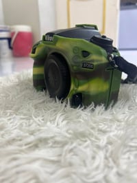 نيكون 7200d • نظيفة ٨٠٪ • مع عدسة