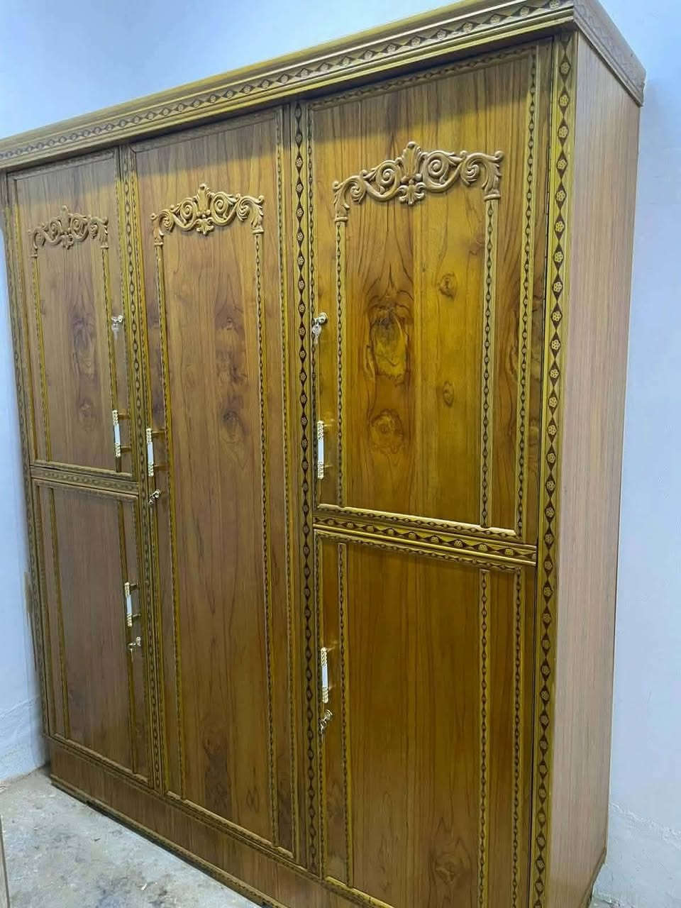 لتواصل واتساب متوفر توصيل ومكانهن التاجي 
***********

نص مكتوب في الصور:
- 5:48 م
