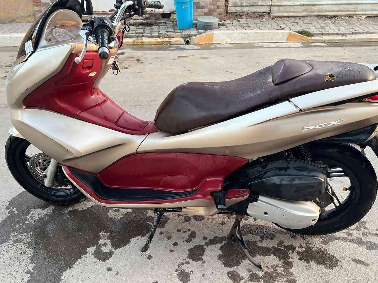 دراجة pcx جيل اول مكينه 150 الدراجة كدام عينك النظافة ممشاها 20 الف شكد متكول نظيفة قليله بحقها بلادية الدراجة السعر خاص او الاتصال على الرقم 
‏‪***********‬‏
