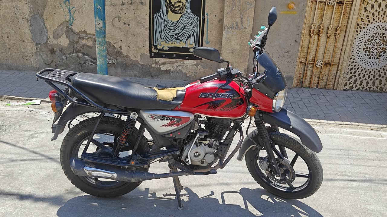 بوكسر للبيع
سلام عليكم دراجة بوكسر هندي موديل23 
بيهة رقم كاملة سنوية بسمي
عنوان بغداد مدينة الصدر
***********
***********
