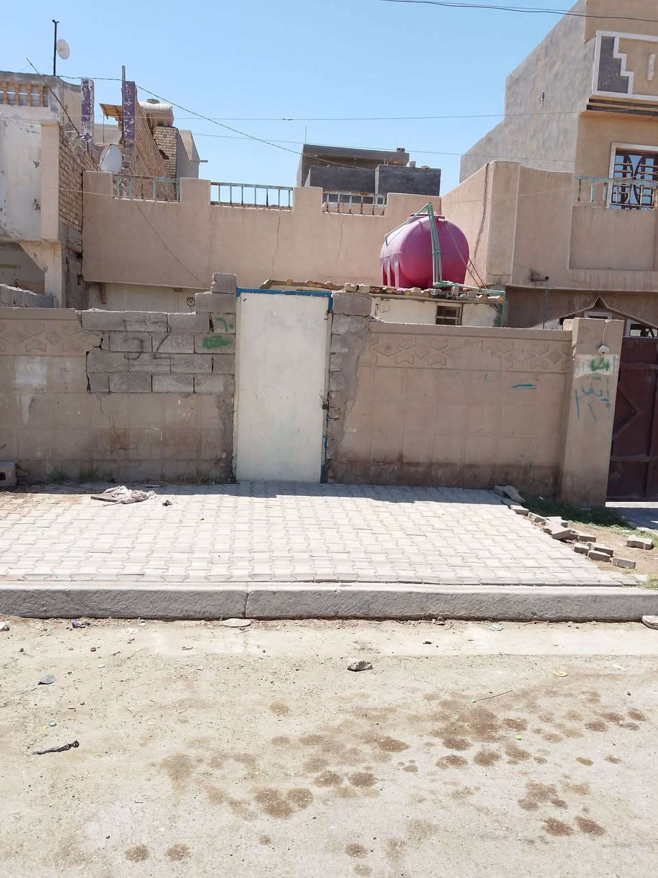 السلام عليكم...
مشتمل للإيجار نظيف...منطقة ال٢٠٠٠ قرب مدرسة بغداد الحبيبه...نظيف وجاهز للسكن...
يتكون من هول ومطبخ وغرفة نوم وصحيات وحديقه... لعائله صغيره وأهم شي المحافظه ع نظافة البيت ...
للاستفسار الاتصال ع الرقم/***********
مع التقدير...
@
