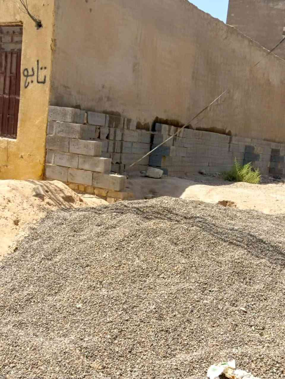 عرصه للبيع مقابل قرية الغدير 
عمود 136 
مساحة العرصه 75 متر 
مدكوكه تجعيب غرفه وحمام وصحيات 
للتواصل ***********
