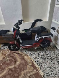 عندي هاي الدراجه شحن لل بيع بس بيها عطل بس مااعرف ملاف شاشه بس كلش نضي...