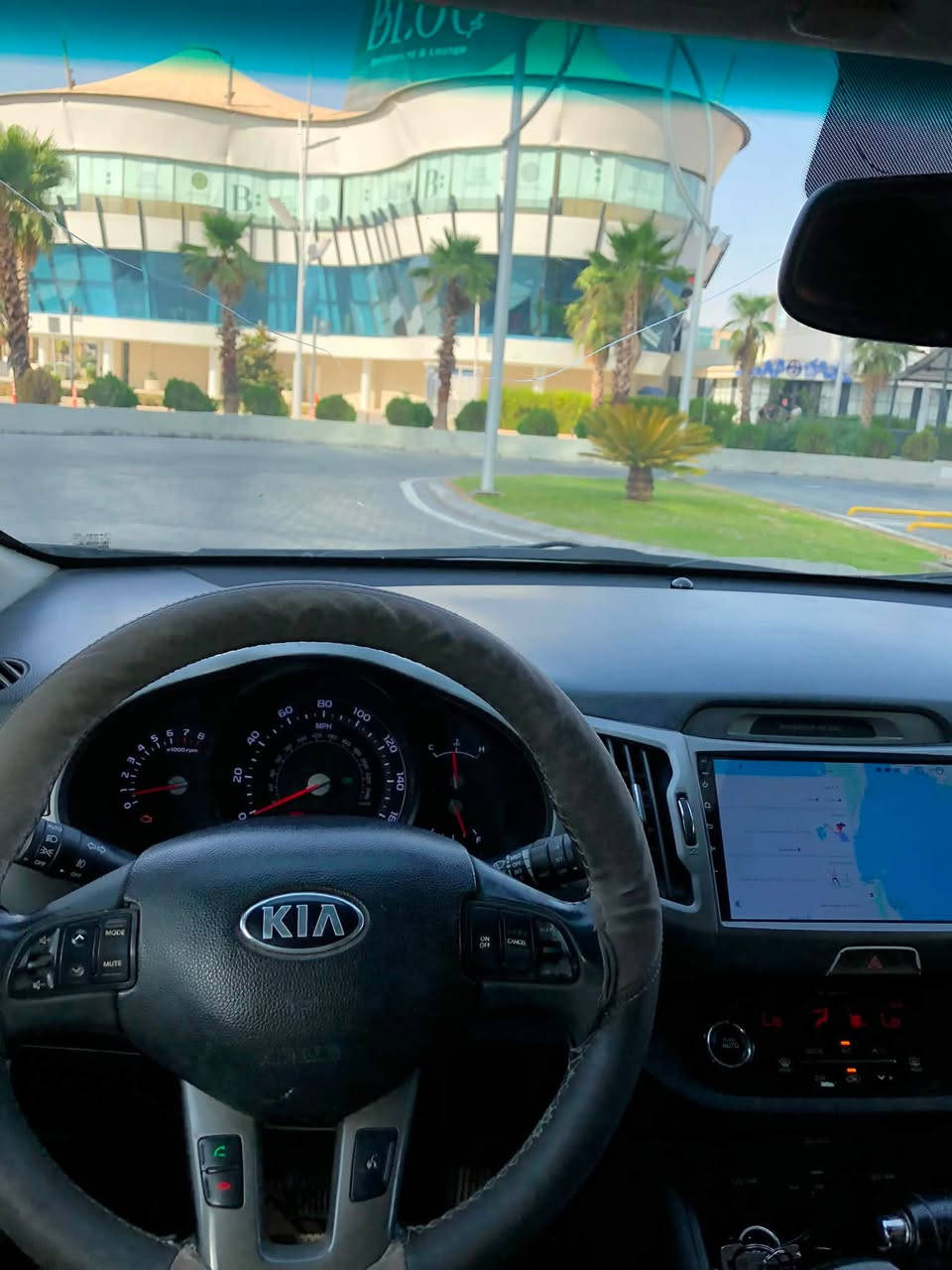سلام عليكم sportage 2016 فول مواصفات 
بانوراما /Eco /parking 🚨/Awd 
ستيرن فوليوم كشن جلد كهربائي و حار و بارد
و بصمه 
بيها جاملغ واحد صبغ فقط امريكي
سياره رقم جديد اربيل انكليزي
و باسمي 
📍مكان سياره اربيل
***********
