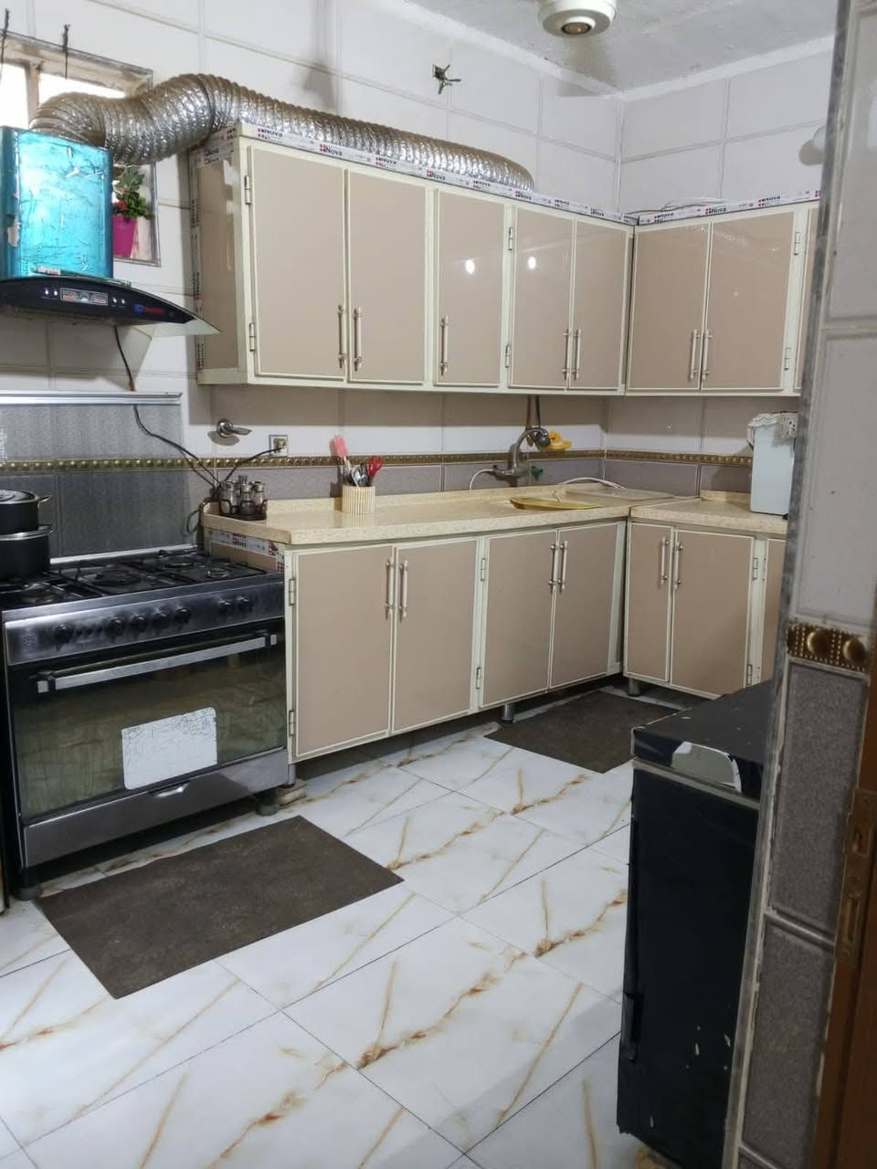 بيت للبيع 125 طابو صرف  خلف مدرسة الجوهره ابوصخير حي مطاط 
بناء طابوق جيري اساس كونكريت والسقف شيلمان بيه غرفتين وصاله واستقبال حمامات داخليه وخارجيه المكان ابوصخير حي مطاط...  للاستفسار خاص 🥰اوع رقم السعر 80وبي مجال رقم لتواصل  ***********
