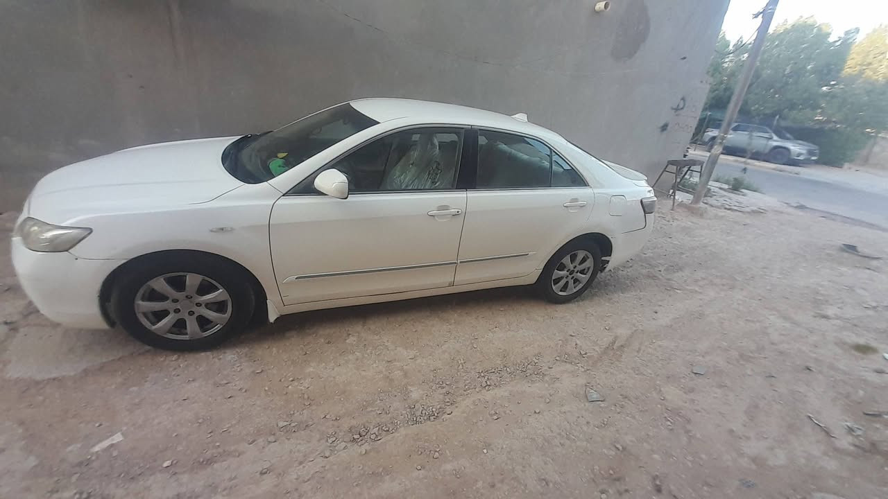 كامري ٢٠٠٨ رقم بغداد مشروع وطني باسمي عنوان الكوت لا صبغ ولا ضربه وا رد خليجي مكينه ٢٤٠٠  الاتصال على الرقم *********** ابيض اللون
