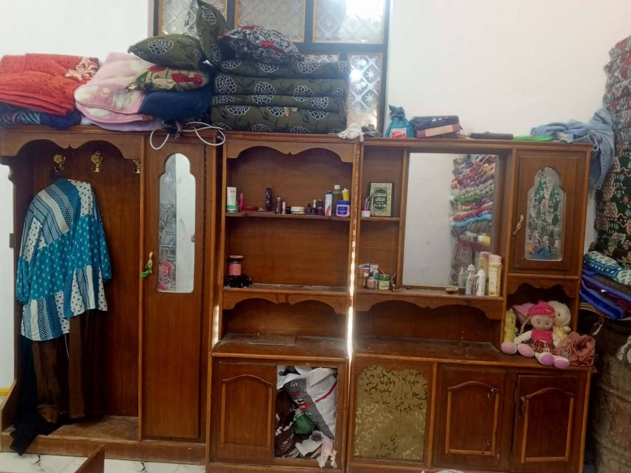 السلام عليكم 
يوجد لدي قرفه اخشاب للبيع بسعر مناسب ***********
