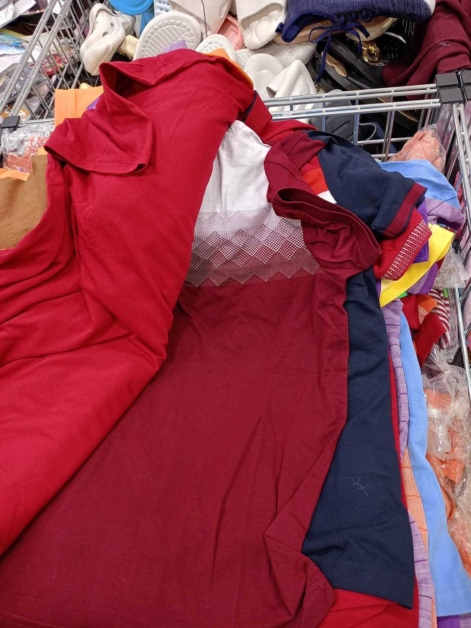 السلام عليكم
بديات الوان وبديات بيض جدد ما مستعملات ابد نضيفات بالجيس سعر القطعه 3500الف دينار كل الاحجام والقياسات متنوعه وكذلك الالوان  والعدد كلش هواي هواي 300قطعه موجوده 
***********
