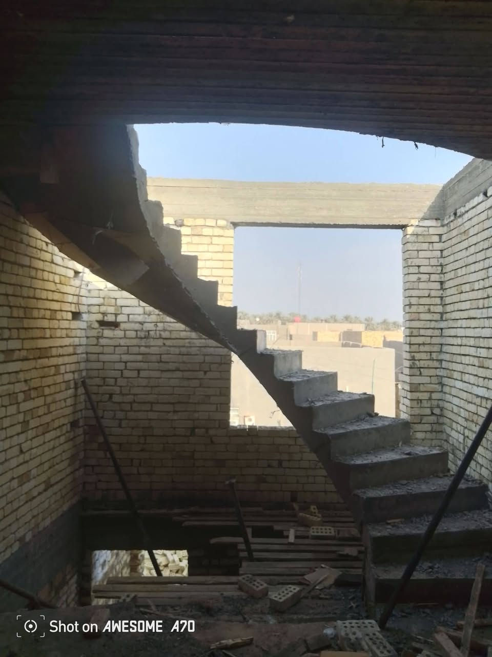 نجار قالب شغل درجه اوله تسليح ونجاره وصب
‏‪***********5‬‏
عمل أو كرسته وعمل. افضل انواع مواد

نص مكتوب في الصور:
- Shot on AWESOME A70
