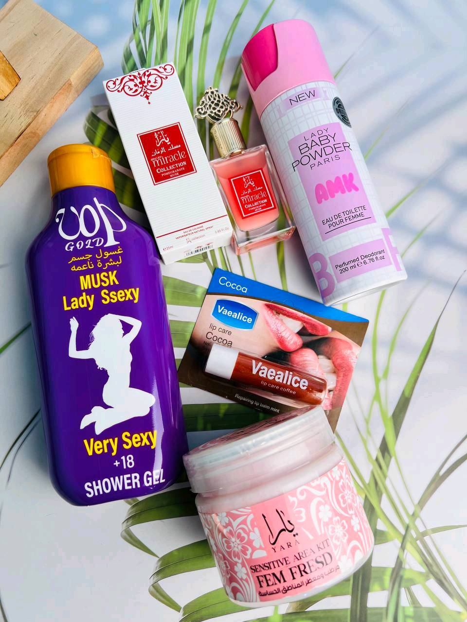 ✨🎀 تشكيلة دلال وعناية تجنن 🎀✨

💜 غسول مسك برائحة حلوة ومنعشة
🌸 بودي سبلاش Lady Baby Powder بريحة ناعمة
🌷 FEM FRESH للعناية والانتعاش
❤️ عطر Miracle Collection برائحة راقية
💋 مرطب شفايف بالكاكاو للترطيب والنعومة 🍫