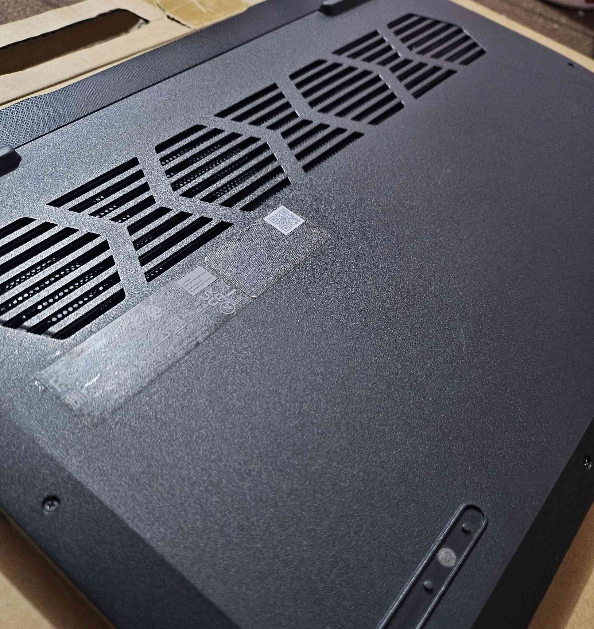 لابتوب لينوفو كيمنك للبيع 
Lenovo ideapad gaming 3 
المواصفات 
I7 12650h 
Ram 16gb 2 slot dual Chanel 
Rtx 3060 6gb 110w 
Ssd nvme 512gb 
Screen 1080p 120hz 
نظام تبريد ضخم 4 فتحات 

لابتوب قوي بل العاب الحديثة والبرامج الهندسية الضخمة 
لابتوب نظيف كلش  مستخدم قليل جدا 
كارتونته ويا شاحنه الاصلية يعني كامل ملحقات 
توصيل موجود 
سعر مليون و 150 الف 
رقمي ***********
