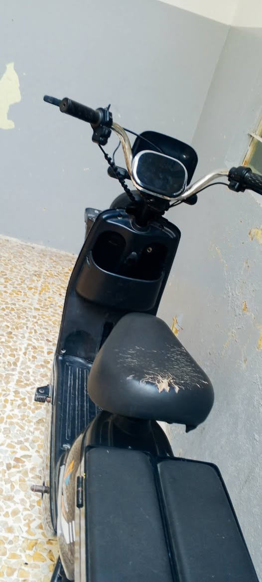 ماطور شحن حجم 20شغال شرط سكريتر وال بريك اشارات هورن لايت شاشه كلو شرط بس بدون بطاريات السعر 100 وبي مجال اتصال على الخاص او على الرقم *********** مكاني جانب الايمن
