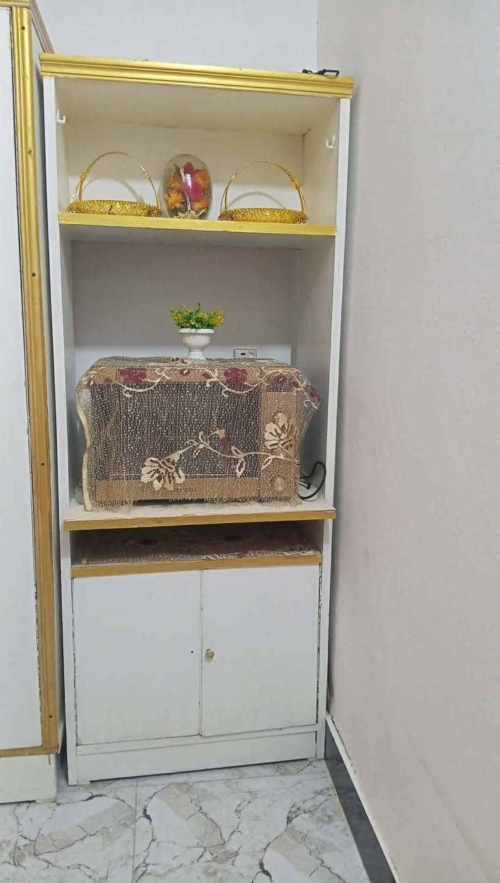 غرفه لبيع مستعملة مكان كاطون رازي شارع النداف اتصل علي رقم ***********
