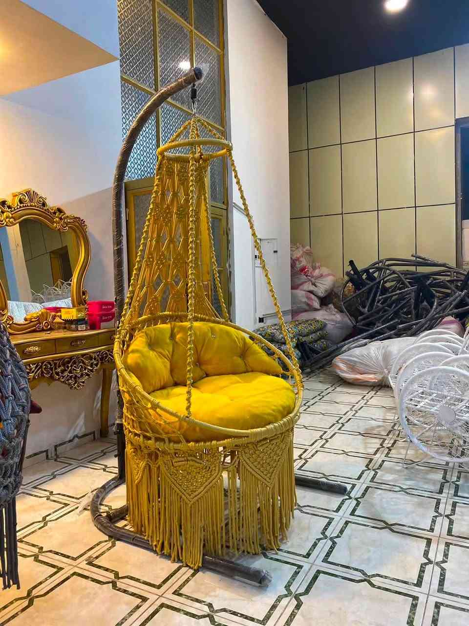 مراجيح حريم السلطان رجعت توفرت من جديد بسعر 🟡🟡١٣٥ الف 🟡 فقط 
هيكل حديد ✔️تتحمل وزن ثقيل ✔️انتاج شركة🔥
البيع جملة ومفرد ◻️
يتوفر توصيل بغداد ومحافظات 🔥
العنوان :بغداد -المحمودية -حي الموظفين قرب تانكي 
للاستفسار ***********بي واتس اب ☎️
