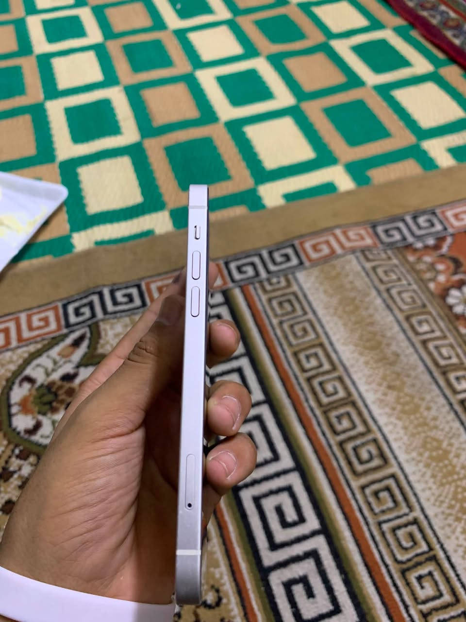 ‏سلام عليكم  آيفون ثنعش 12 عادي  جهاز نضيف بس مبدل شاشه صليه بطاريته 77 -اذكره 128 - مروس درجه وهذه رقمي بس وتساب ***********
