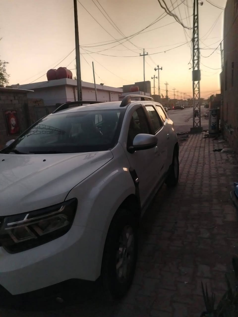 سياره رينو داستر 
موديل 2025 
خمسه راكب حجم المحرك 1600
 عدد الاسطوانات 4 
جديده ما ماشيه زيرو  
لون ابيض 
بدون لوحه رقم 
سعرها ١٦٨  وبيها مجال قليل 
جديدة ونظيفه من المعرض للبيع
عنوانها ديوانيه  
للاستفسار اكثر  الاتصال على الرقم ***********
