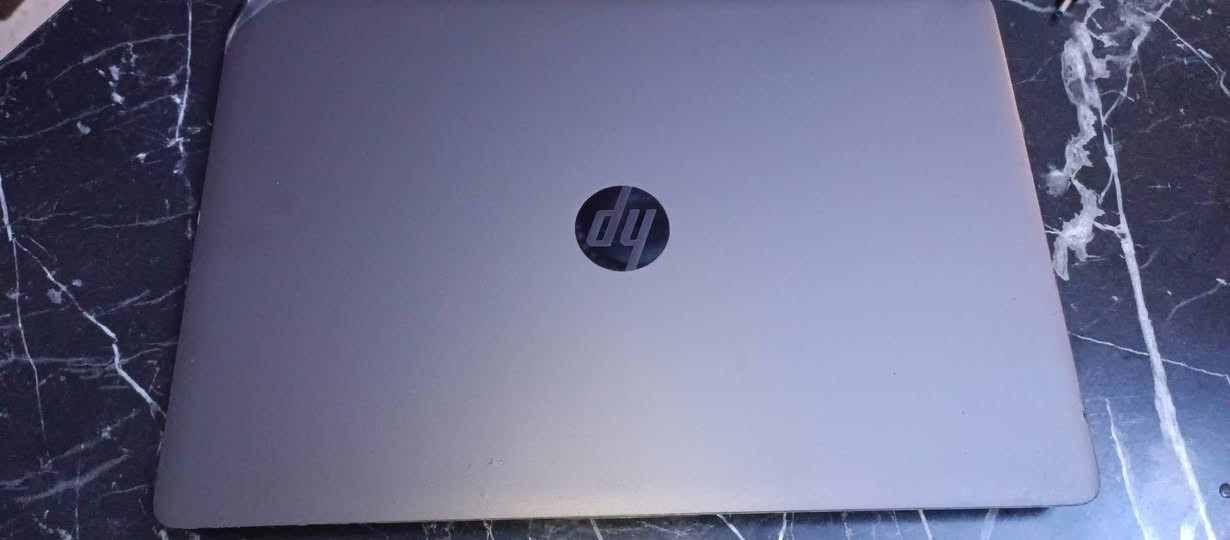 للبيع HP ZBook Studio G3
الموديل: HP ZBook Studio G3
🔹 المعالج: Intel Core i7-6700HQ — الجيل السادس
🔹 المعالج الرسومي: NVIDIA Quadro M1000M — 4GB VRAM
🔹 كرت مدمج: Intel HD Graphics 530
🔹 الرام: 16GB RAM
🔹 التخزين: SSD 512GB (إذا ما غيرته)
🔹 الشاشة: 15.6 إنچ
🔹 النظام: Windows 10 Pro 64-bit
🔹 DirectX: 12
🔹 مناسب للتصميم، AutoCAD، البرامج الهندسية، المونتاج الخفيف والألعاب حسب الإمكانيات.
الجهاز بحالة جيدة وجاهز للاستخدام، والمعالج وكرت الشاشة منفصل NVIDIA Quadro M1000M 4GB.
📌 السعر: 300 ألف
📍 الموقع: بغداد العامريه 
📞 للتواصل ***********
