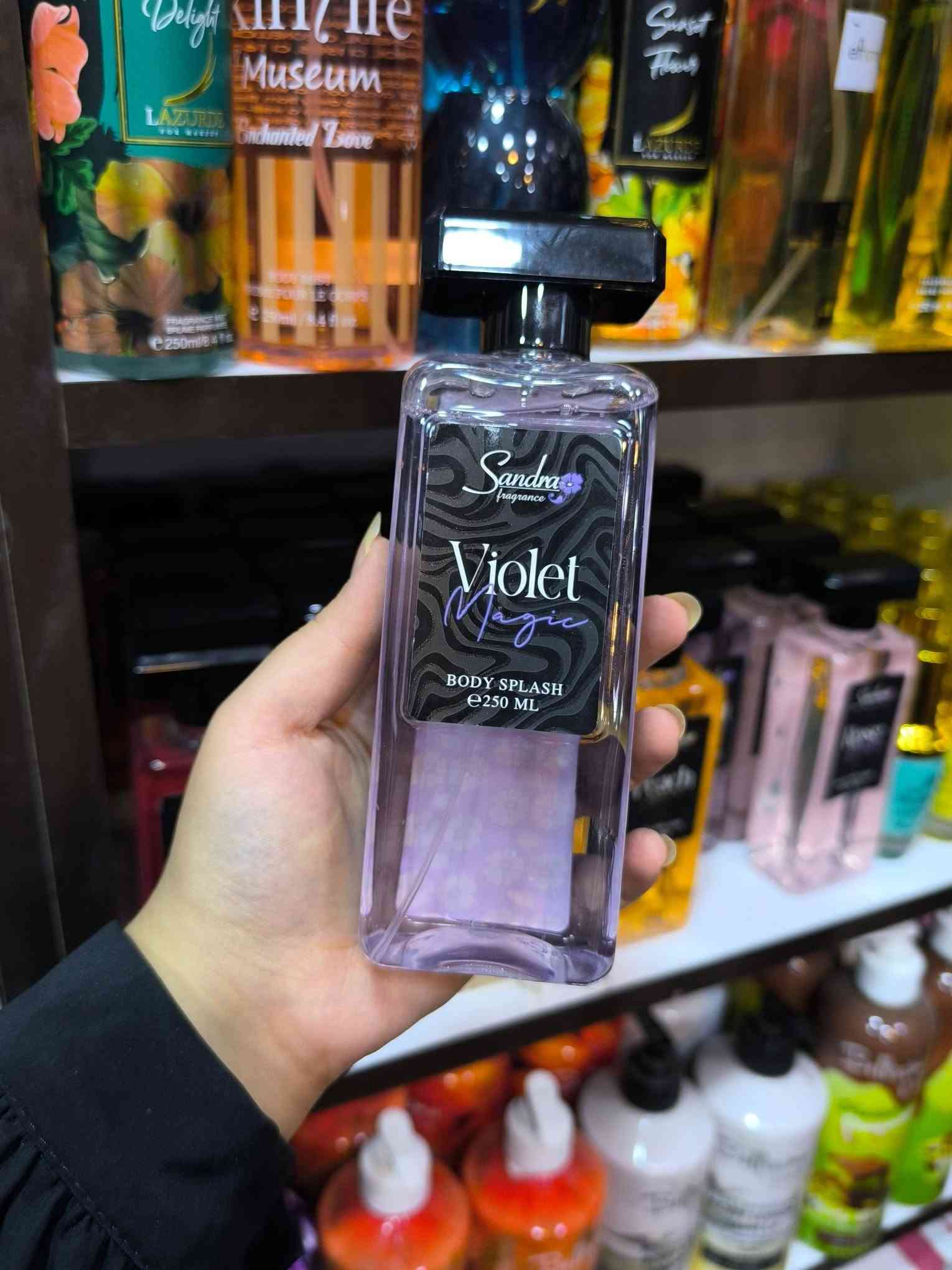 ✨ بخاخ جسم (بادي سبلاش) Honey Belle من Sandra Fragrance ✨

سبلاش جسم بمختلف الروائح الثابتة و الساحرة 

للطلب والاستفسار مراسلة الصفحة 
واتساب ***********

عنوان بغداد سوق الشرطة الخامسة قصيرة ام أحمد وأبو أحمد مقابل فراس مولى
