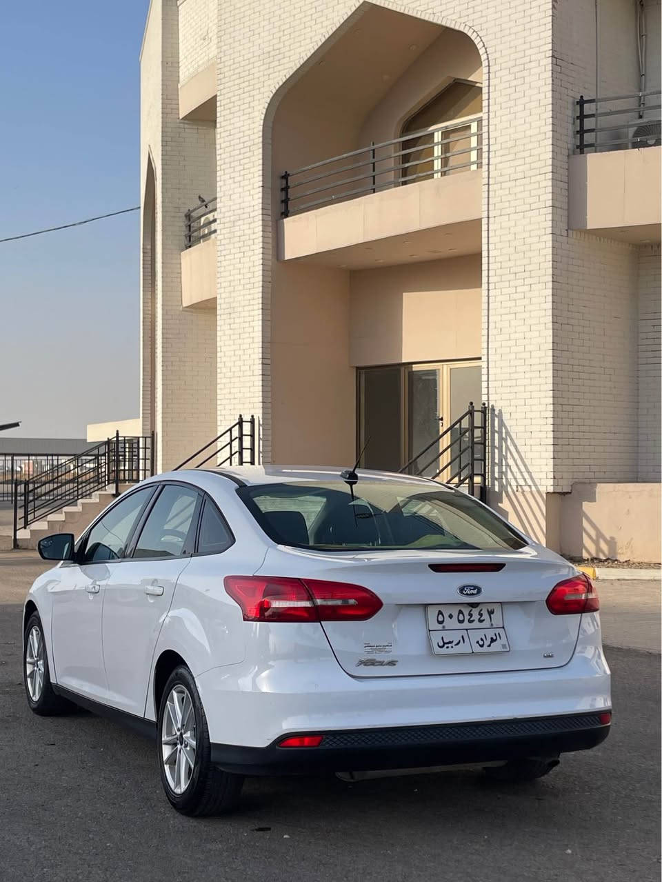 فورد فوكس موديل ٢٠١٧ مواصفات se ١ پارچه و بستيكى سبوغه بى ژورى و بى ارباگ پيش و پشت كه پس گير و مه كينه و كاره بايات و ته قه و ره قه به شه رت ١٢٨ هه زار رويشتوه 
*********** أربيل, العراق
