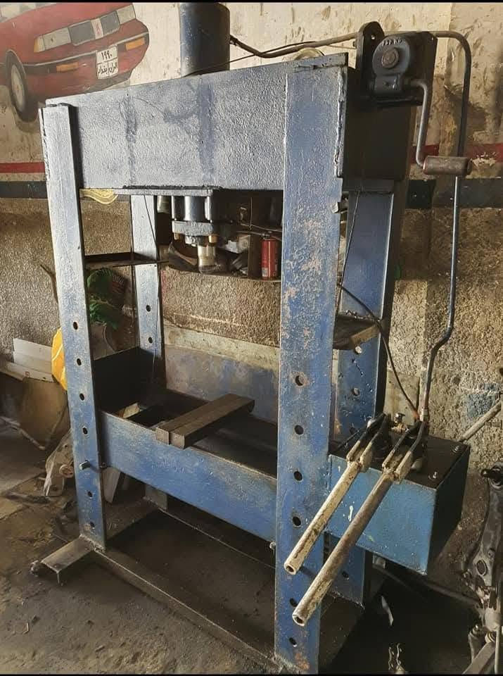 بريس للبيع 
البريس هيدروليكي يشتغل و مابي اي مشكله صالح للعمل موجود  بالبياع 
للاستفسار اكثر مراسله واتساب او اتصال على هذا الرقم 
***********
