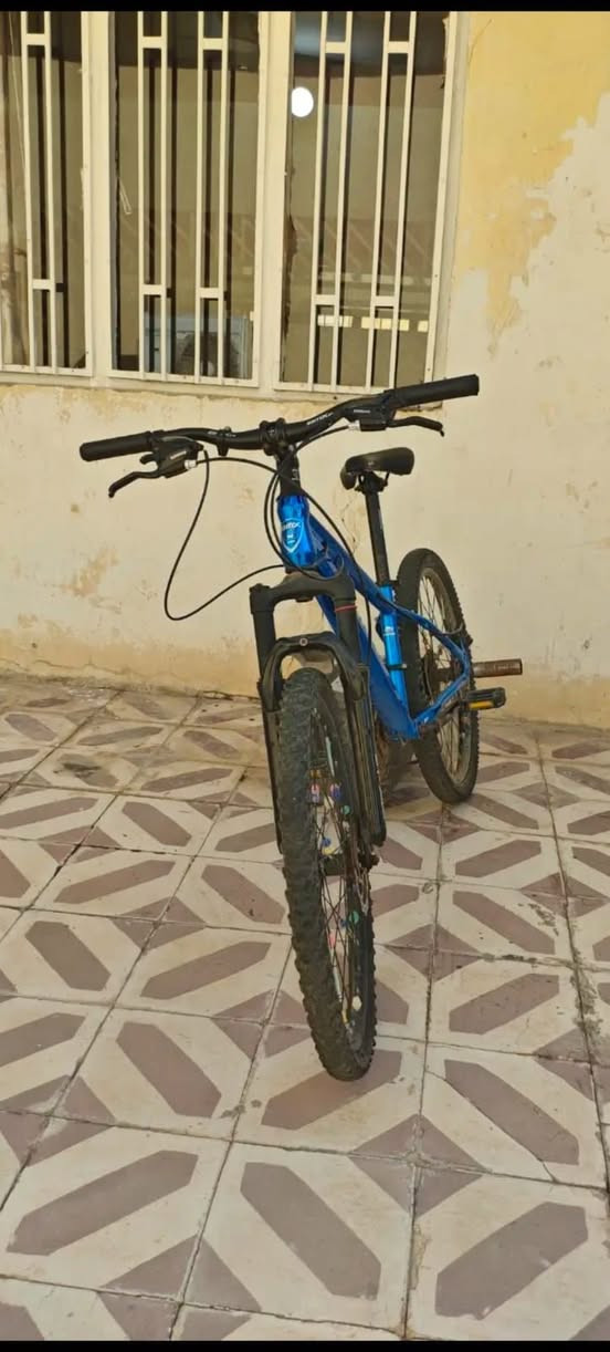 السلام عليكم ورحمة الله وبركاته
دراجة هوائية للبيع 125 وبيها مجال بسيط ***********
قرب جامع المشاهدة الكبير 
بغداد منطقة المشاهدة
