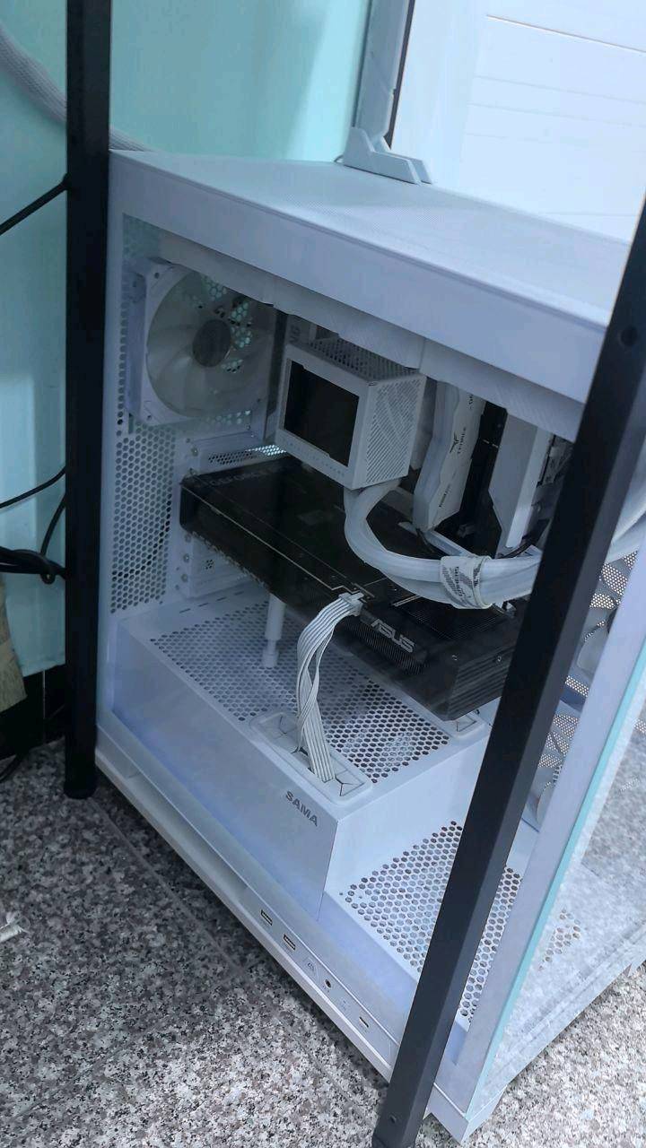 كيس للبيع مابيع قطع كيس كااامل فقط
المواصفات:

CPU: i9-14900KF

GPU: ASUS RTX 5070TI PRIME 16GB (black)

MB: ASUS TUF Z790 BTF (WHITE) WIFI 6E Motherboard

AIO: ASUS ROG RYUJIN III 360mm ARGB (WHITE)

RAM: TEAMGROUP T-FORCE 32GB RAM 6000MHZ (2×16) CL38 (WHITE)

PSU: GAMEMAX GX-1250 PRO 1250W

Platinum 80+ Fully - PCle 5.0 - (WHITE)

CASE: Sama Neview 4503 Case (WHITE)

4TB SAMSUNG 990 PRO NVME M.2 SSD 

2TB LEXAR NS100 SATA III SSD

2TB LEXAR NS100 SATA III SSD
 
السعر
3,600,000 ثلاثة وستميه دينار بيه مجال جدا جدا بسيط 

أخوان قبل لا تتناقشون على السعر تأكدوا من أسعار القطع 

كل القطع كراتينه موجودة وصولات كاملة 
قطع مابيع اخوان هي شلعه

للتواصل على الخاص او على الواتساب حصراً ***********