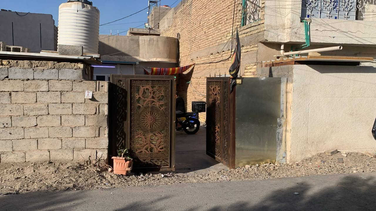 السلام عليكم بيت 200متر واجه6 نزال 34 موقع البيت سريدات القديمه المربع الاول شارع حجيه صبريه البيت بناء قديم السعره 70 مليون للاستفسار ***********
