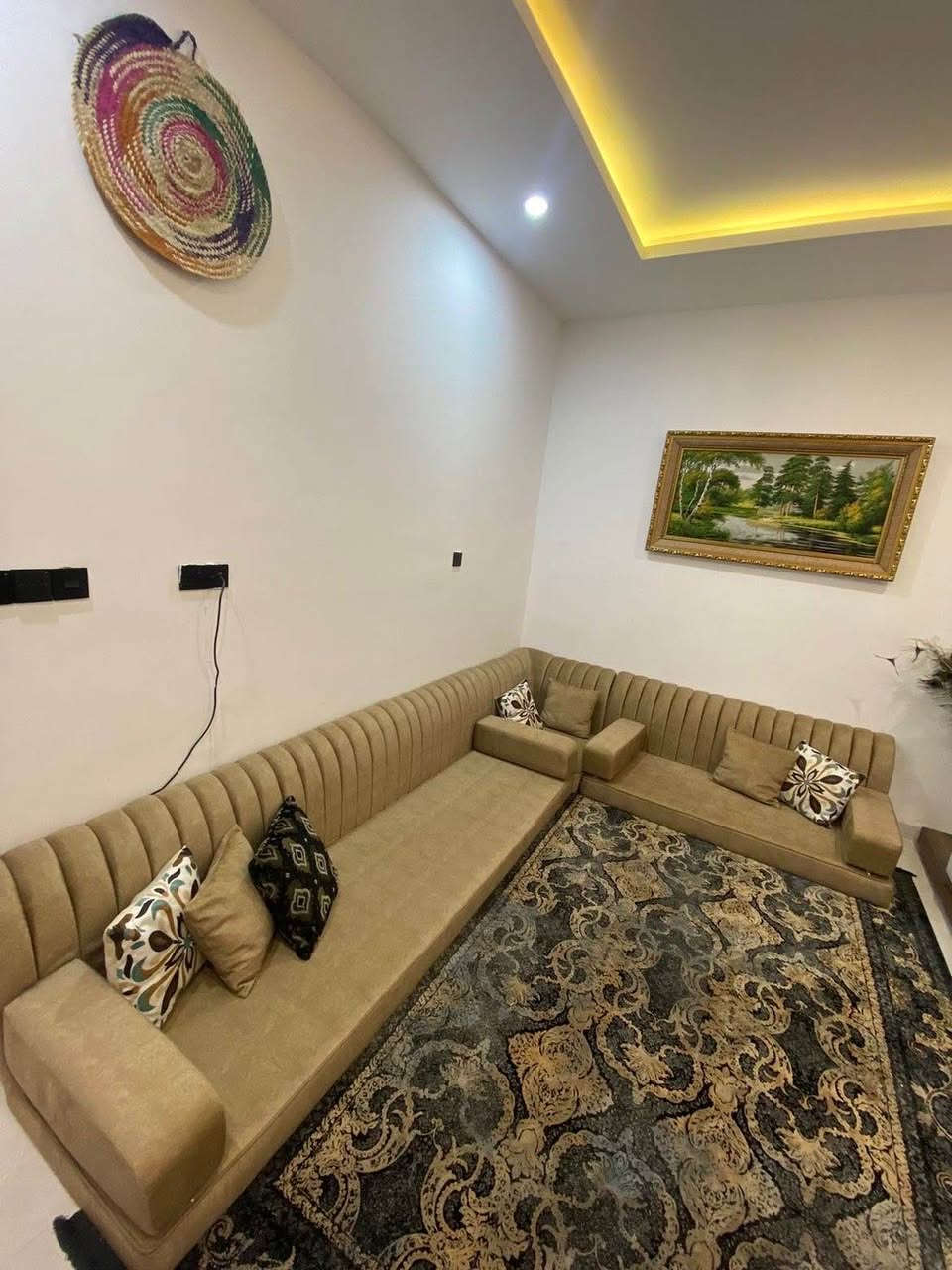 ديوان 
حرف L   توصاه من خشب 

Harf L 240*340cm 
300$ 

+964 750 378 6462
عنوان روناكي أربيل, العراق
