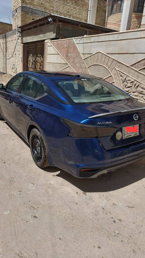 نيسان التيما فئةsr سيارة مرتبة وحلوة
ضرر جاملغ وبنيد
البنيد مغلف أبيض
بيه ضربة بالجاملغ الأيمن وبيه بارد 
السيارة مرتبة
مكان السيارة بصرة أبي الخصيب
السعر ١٠٥ وبيه مجال قليل 
محتاج فلوس وأريد ابيعه
*********** البصرة, العراق
