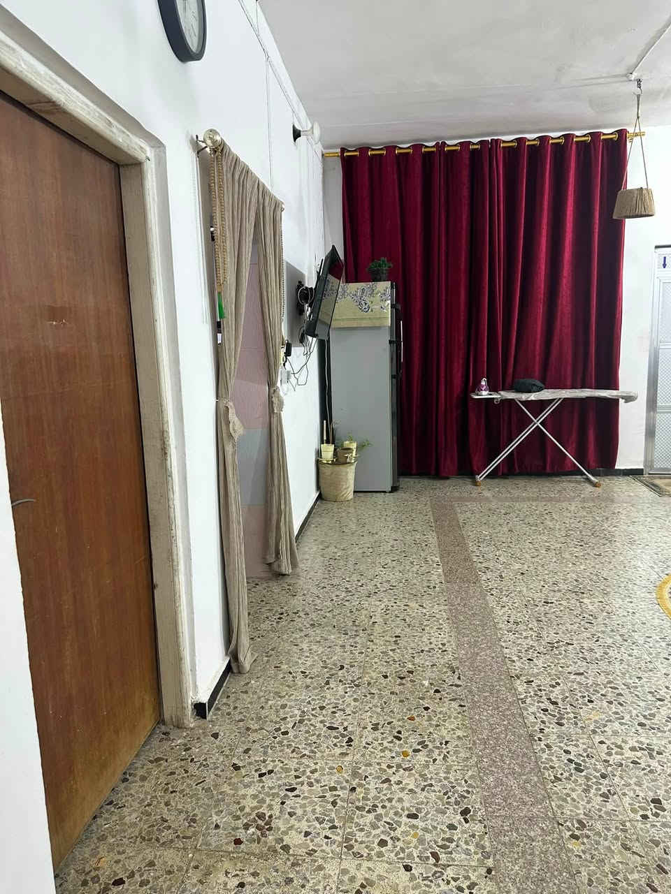 بيت للبيع في البيضاء المساحه ٢٦٠  بصف لانوار ثالث بيت عن السده نزلت صدام ابو الكباب تفاصيل اكثر اتصل برقم ***********. هاذ واتساب. ***********
