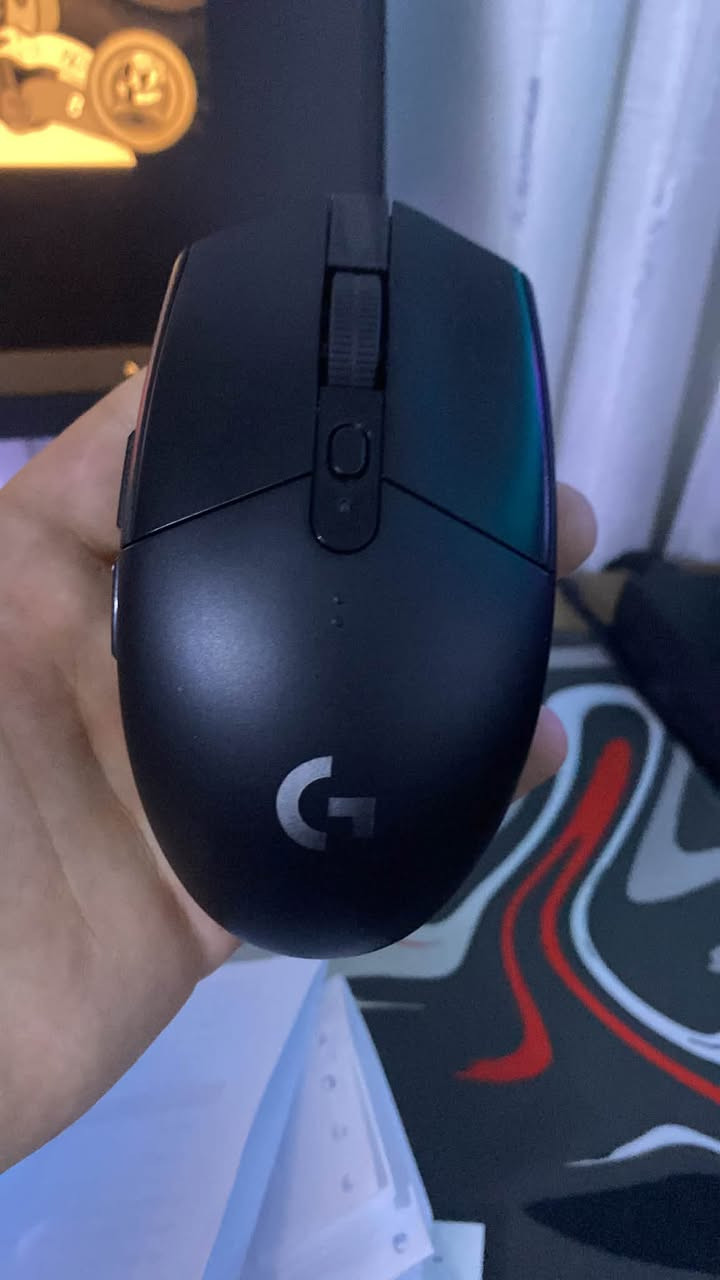 عدي ماوس Glorious Model O أصلي، استخدمته فترة بس الحالة زينة جداً، ما بيه خدوش وما بيه أي مشكلة، خفيف بالوزن ومريح باليد، إضاءة RGB حلوة، ومناسب للألعاب مثل فالورانت و CS. البيع بس لأني اشتريت ماوس ثاني وما احتاجه.
السعر: 60 الف
وعدي كذلك ماوس Logitech G305 لاسلكي، حالته زينة، البطارية تدوم وياه كثير، خفيف ومريح، أداءه ثابت وما بيه تقطيع.
السعر: 60 الف
الفحص قبل البيع متاح، تكدر تجرب الماوس قبل ما تدفع.
مهتم راسلني عالخاص أو اتصل عالرقم: [***********]
