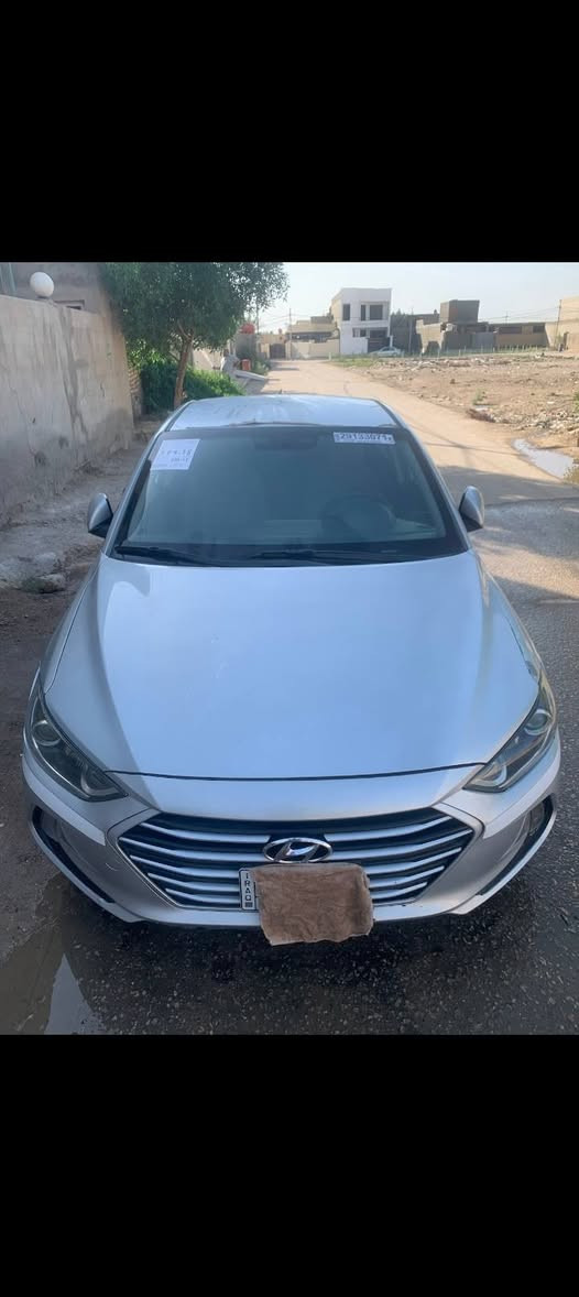 للمراوس ب تيران من18وفوك وكون  محرك2000 وحادث خلفي 
هونداي النترا  رقم وهزه وسنويه لل٣١ قبل سبوع حولتها باسمي موديل 2018 محرك2000 دوش كير ايتي محرك كير تبريد مكفولات من كل شي باتري جديد سياره ما ناقصه برغي حادث بسيط بدون ايرباك بدون دواخل ماشيه ١١٣ ولباقي  يدخل خاص ونتفاهم مكانها بابل

