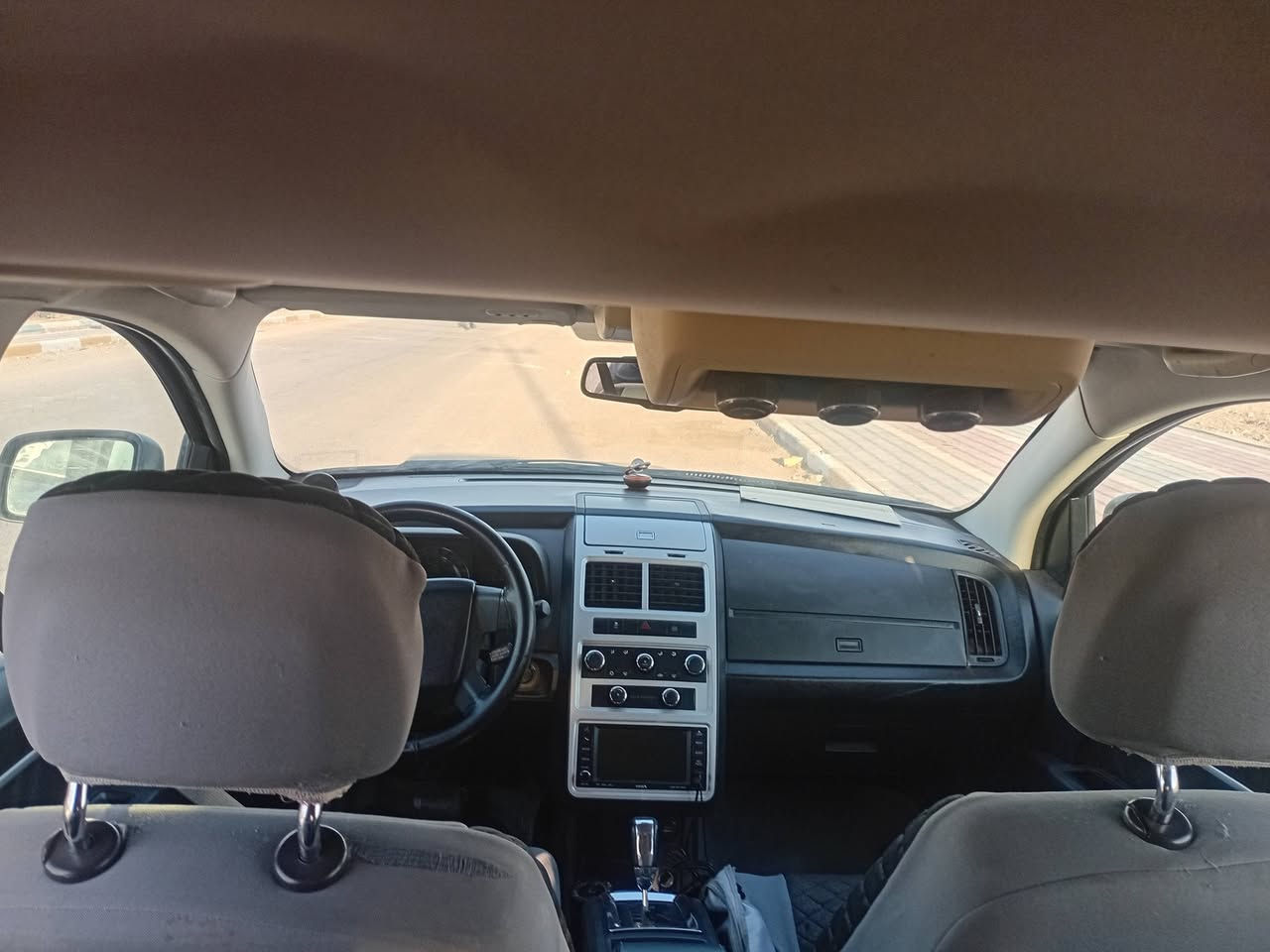 جورني ٢٠١٠ محرك ٦ سلندر فول تشغيل عن بعد فتحة سقف مثبت سرعه ماشية ١١١ الف وارد أمريكي ضربه جاملغ امامي مامبدل وعلى وضعه مثل ماواضح بالصور سنويه ٢٠٢٩ باسمي 
تبريد ٣ قطع السعر ٩٠ 
الاتصال ***********
