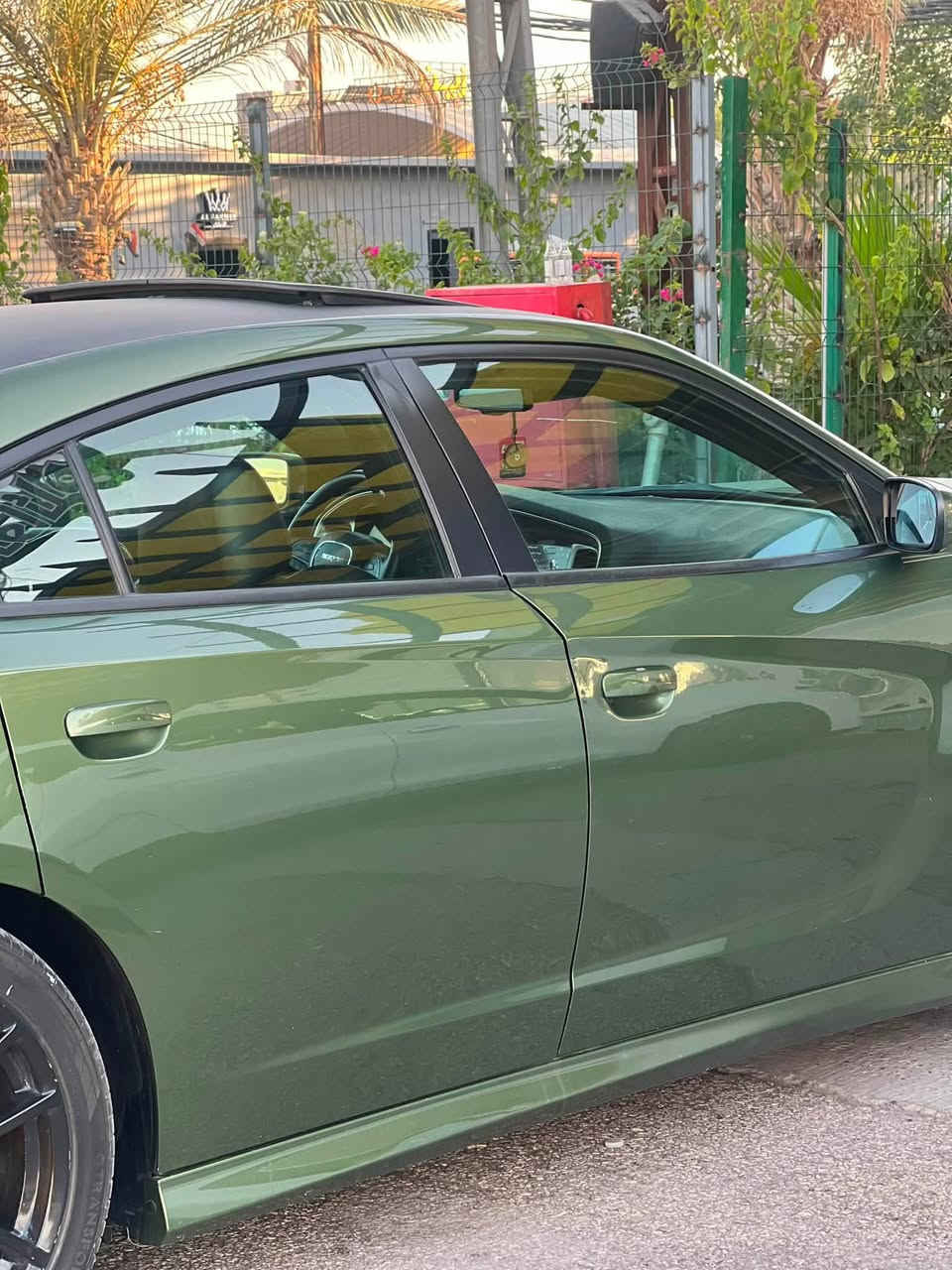 � للبيع دودج تشارجر دايتونا 392 سكات باك 2018 🔥
لون زيتوني مميز جداً ✨

▪️ محرك 6.4 HEMI V8 (392)
▪️ فل مواصفات
▪️ فتحة سقف
▪️ رادار أمامي
▪️ تبريد وتدفئة للمقاعد
▪️ مقاعد ميموري (ذاكرة)
▪️ حساسات خلفية
▪️ ممشى 51 ألف ميل فقط

السيارة بحالة ممتازة جداً،كشر الوكالة ومقفول عدا طخة خفيفة بالجاملغ الأيمن، والتعديل احترافي. المحرك والجير والشاصي بحالة ممتازة.

🔹 وارد مياه امطار
🔹 الوسائد الهوائية سليمة
🔹 رقم بغداد مميز 20083

سيارة مميزة للمستخدم أو الهاوي الباحث عن قوة الـ 392 وشكل الدايتونا الرياضي مع المواصفات الكاملة.

الفحص على المشتري، والسيارة جاهزة للكشف بأي مكان

للاستفسار الاتصال بالرقم ***********
