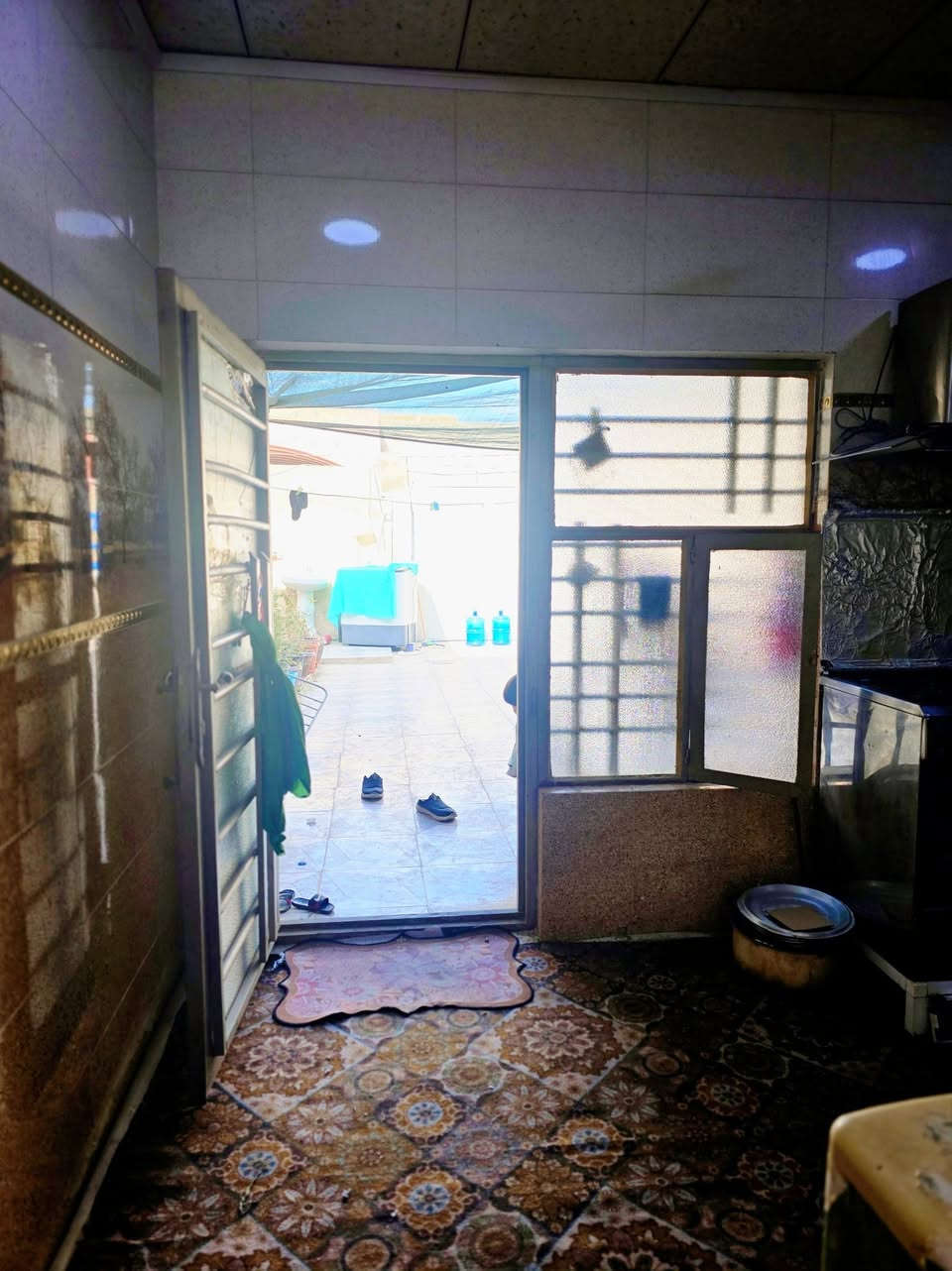 ١٦٠متر. يحتوي على غرفتين نوم صاله مطبخ صحيات استقبال  تجعيب طابوك بناء بلوك عكاده  عنوان الدار النجف الأشرف كوفه براكيه قرب تقاطع ال عيسى قرب سيطره القديمه.  ب30مليون  عنوان المكتب الكوفة شارع المعمل قرب شارع المطار القديم مجاور صيدليه بلال مقابل صيدليه زحل جوار شارع سيد حبيب 
***********
***********
