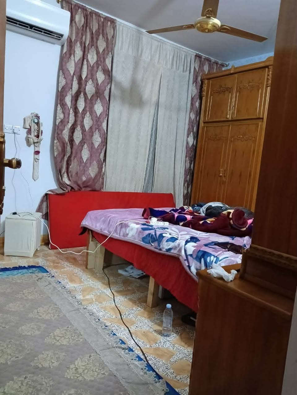 دار للايجار العنوان حي الفرات قرب شارع المستوصف  المساحة 100متر طابقين يحتوي على غرفتين نوم وصاله واستقبال ومطبخ وكراج ومجمع صحيات لمزيد من التفاصيل مراجعة مكتب صناع المال للعقار 
***********
***********
