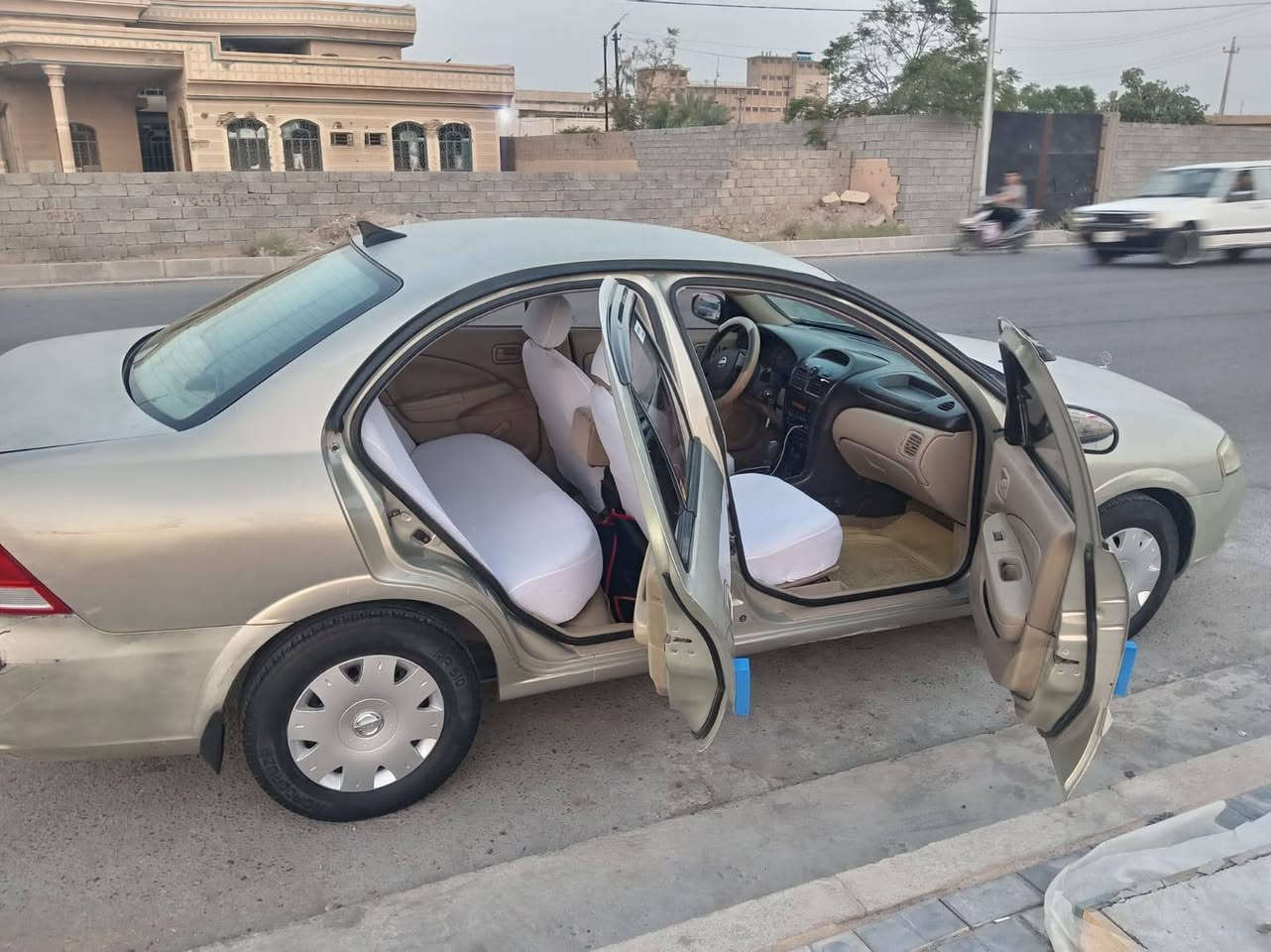 سلام عليكم من رخصت الادمن للبيع سني موديل ٢٠٠٧ مكفوله كير ومحرك وصدر وتبريد كله جاهز تخم ناير جديد رقم انار انكليزي هزه جديده السعر ٨٠ وبيه مجال مكان السياره فلوجه النساف هاتف ***********
